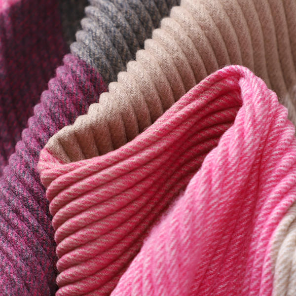 Rosa polyesterbomulls-scarf med flerfärgad linje-rutig design för kvinnor, varm och elegant
