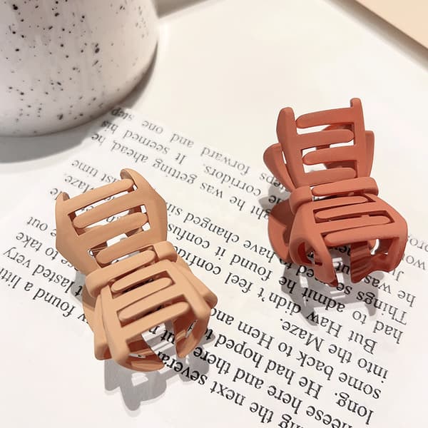 8-pack Små Fjärilsformade Hårclips i Resin, Halksäkra