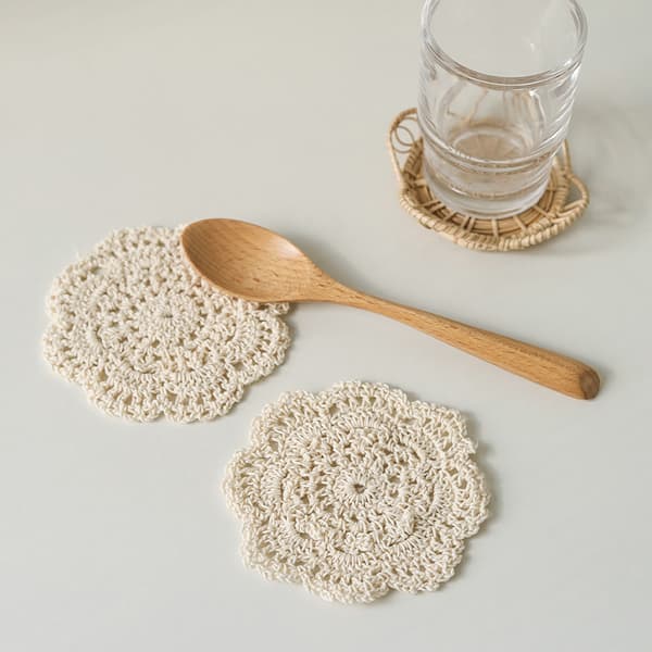 3 stk. Rund Bordduk i Blonder, Håndlaget Underlag, Bomulls Tråd