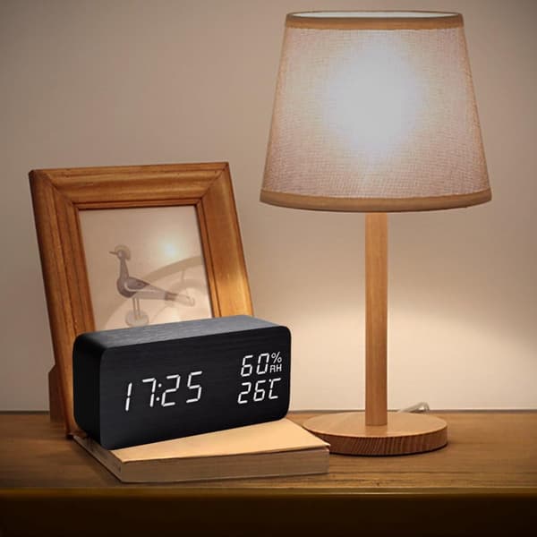 LED Digital Väckarklocka Luftfuktighet Datum Temperatur Trälook Dekor