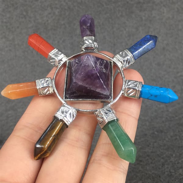 7 Chakra-punkter Pyramid Energi Generator for Reiki Skrivebordsdekor, Cr