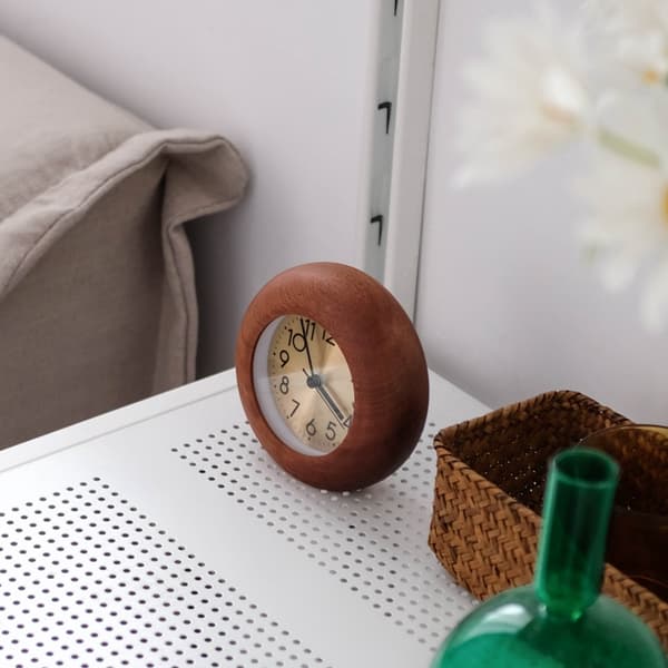 Liten rund eggvekker retro tre lysende kreativ stille