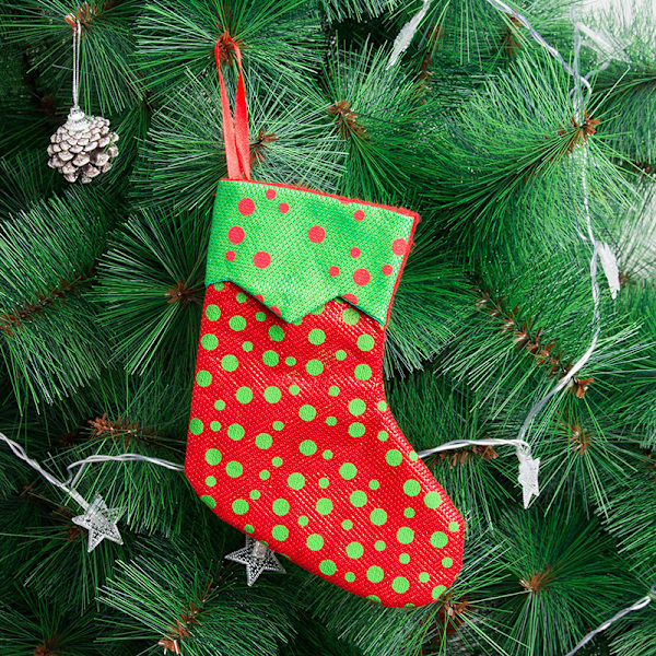 2 st julstrumpor presentpåse röda och gröna prickar liten jul