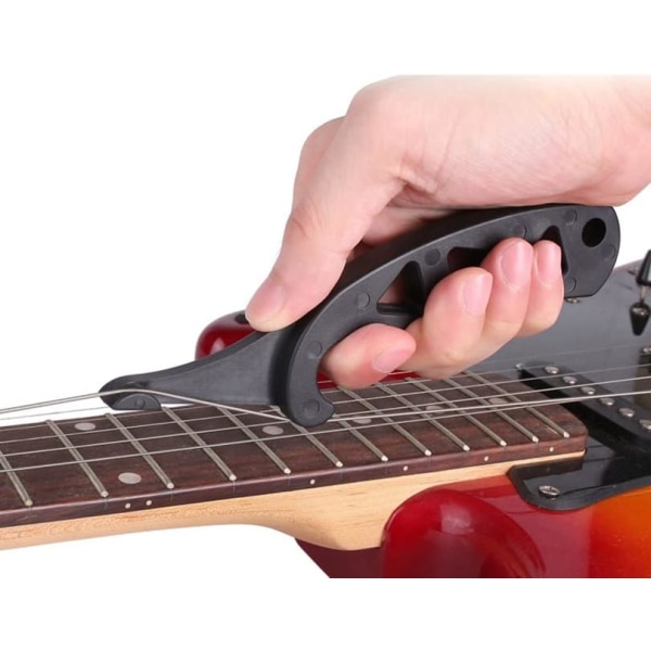 Gitarstrengstrekker for å holde nye strenger i stemme umiddelbart