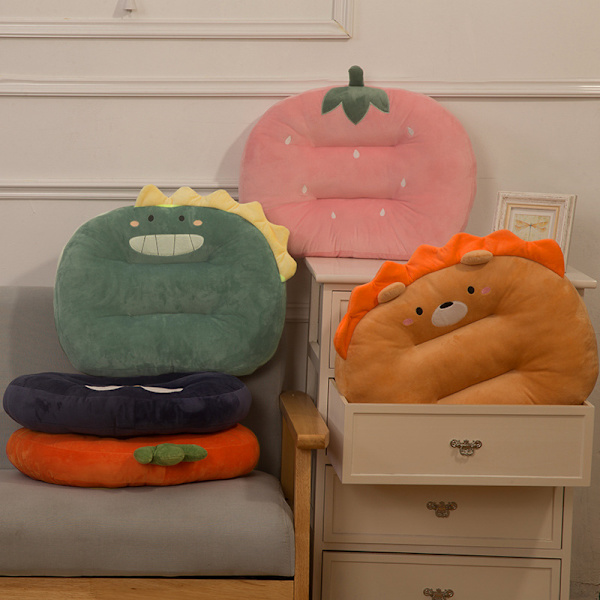 Piirretty plussilelu kotitoimiston tuoli opiskelijan pyöreä tyyny