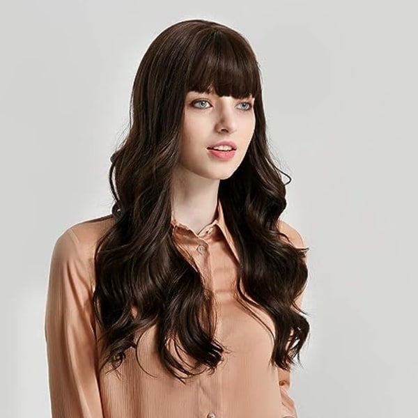 Brunt hår för kvinnor med lugg lång brun peruk Naturlig vågig brun