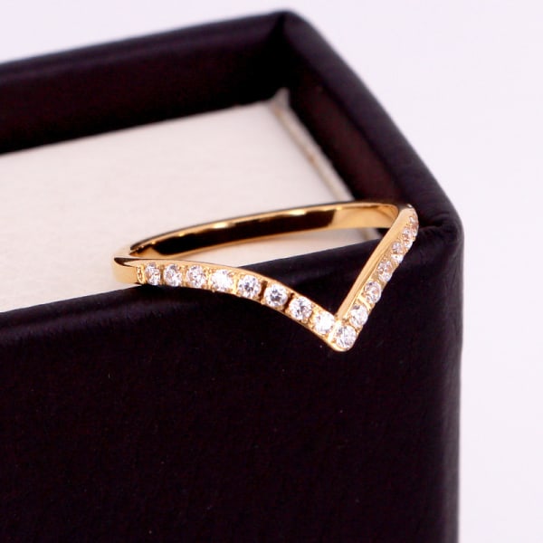 14K guldpläterad glittrande Wishbone 'V'-ring för kvinnor med Cu DXGHC