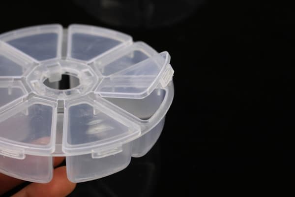 2 Pak Runde Plastik Flyfiskeri Opbevaringsbokse med 8 Rum