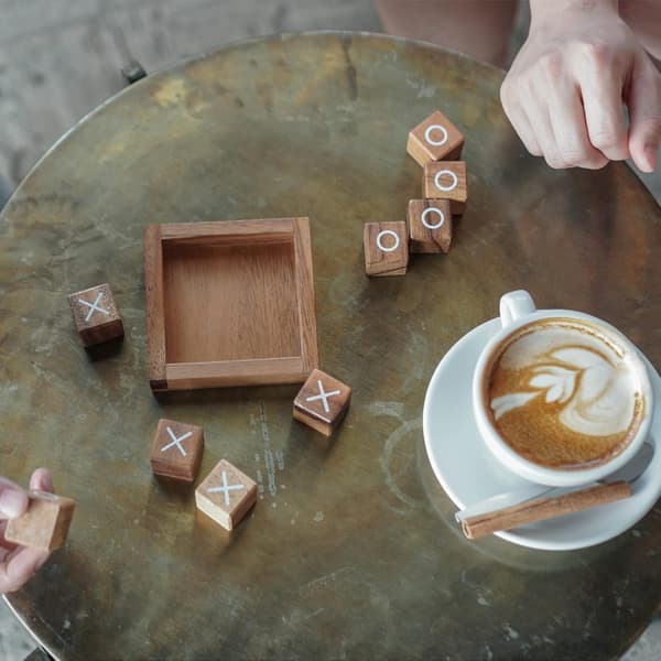 Kaffe- og stueborddekor for barn og voksne, samt skrivebordsdekor