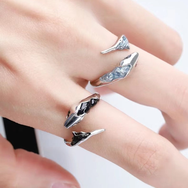 1 par justerbare sorte og blå slange ringe til par