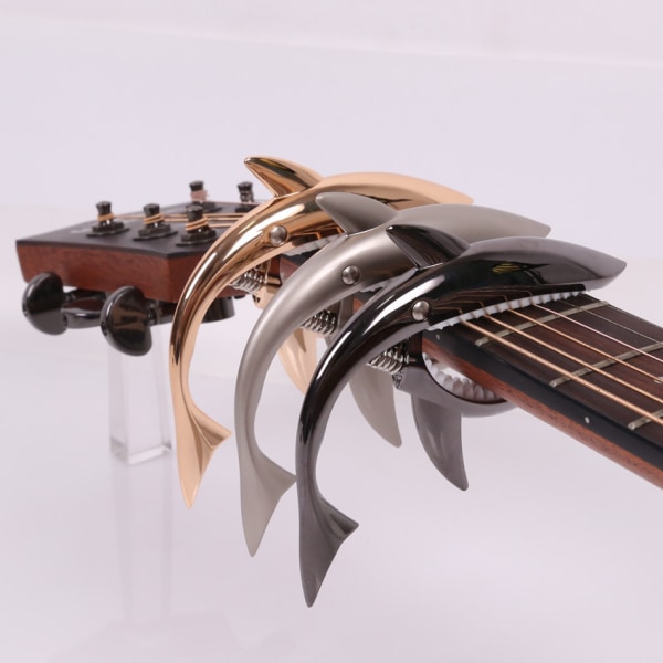 Gitar klips i sinklegering, hai-formet gitarramme, for akustisk gitar