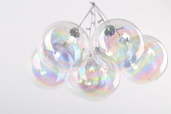 Sett med 6 stk. 6 cm runde, iriserende glassjulekuler