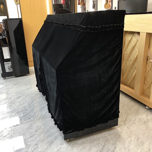 Pystyssä olevan pianon pölysuoja, paksu kultaisen sametin pianopeite
