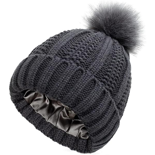 Vinterlue for kvinner med strikket beanie og fast pompom, varm sateng