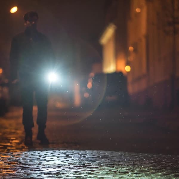 4 kpl LED-taskulamppua, mukana mini taskulamppu, vedenkestävä taskulamppu K:lle