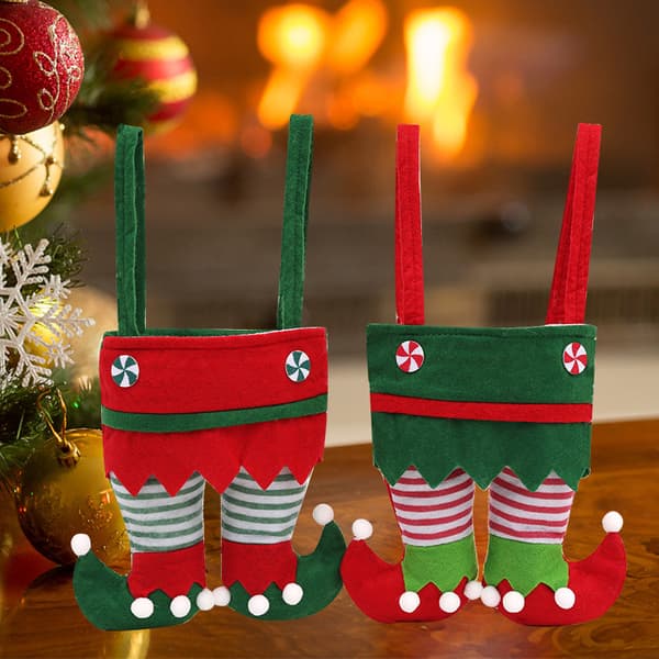 2 stycken julklappsaskar, juldekorationer, tomtepåsar godis B