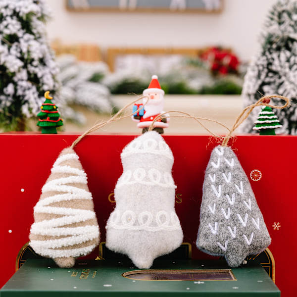 3 nye dekorative anheng i stoff til juletreet