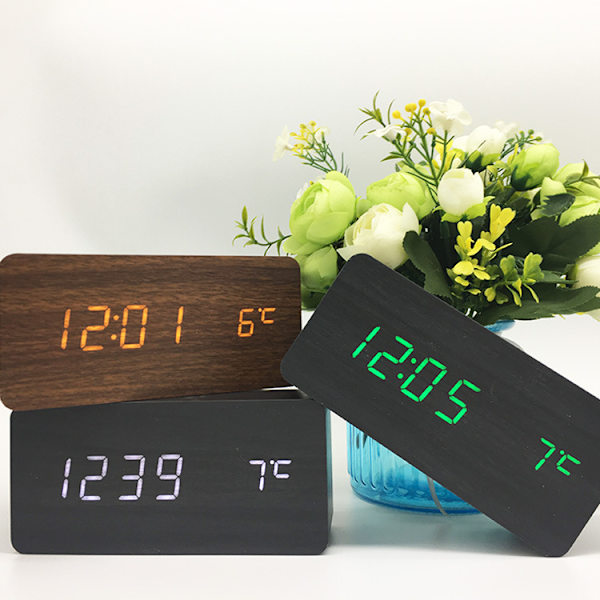 Trä LED Digital Väckarklocka USB Digital Klockor Röststyrning