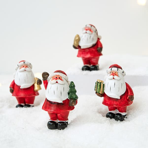 4 st julgran tomte liten snögubbe bordsdekoration scen a