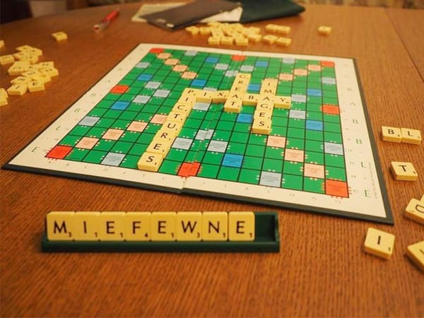 300 stk Træ Scrabble Fliser, Scrabble Bogstaver til Håndværk, Lavning