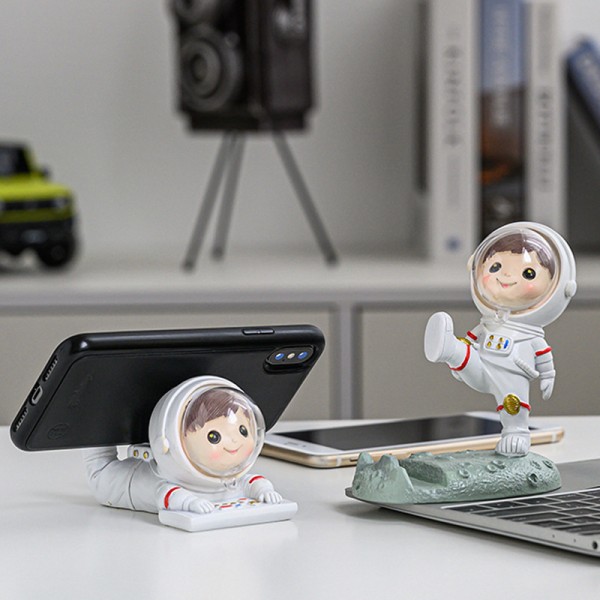 2 astronautti matkapuhelin työpöytä laiska mies seisoo luova henkilökohtainen