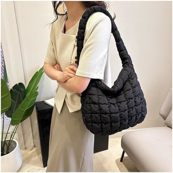 Kvinnors puffer väska quiltad dun bomull stoppning axelväska stor puffig tote väska vinter crossbody handväska（SVART）
