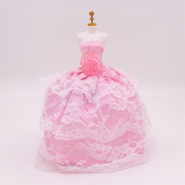 7 stycken dockklänningar, bröllopsklänningar, prinsessa Barbie halvväska
