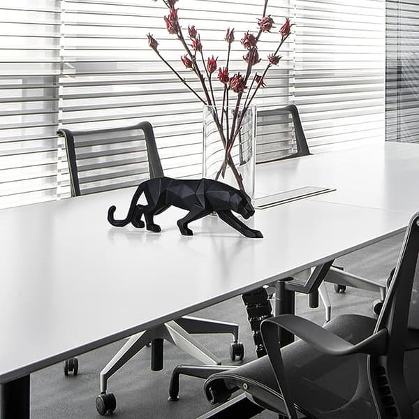 Svart panter skulptur Moderne leopard statue Geometrisk dyr Re