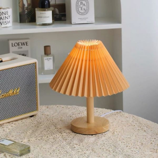 Retro-tyylisen Pleated-lampun yövalo, sateenvarjomainen sängynpäätyyn