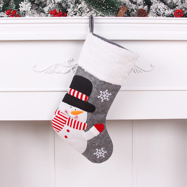 3 stycken julstrumpor presentpåsar tomte snögubbe älg pend