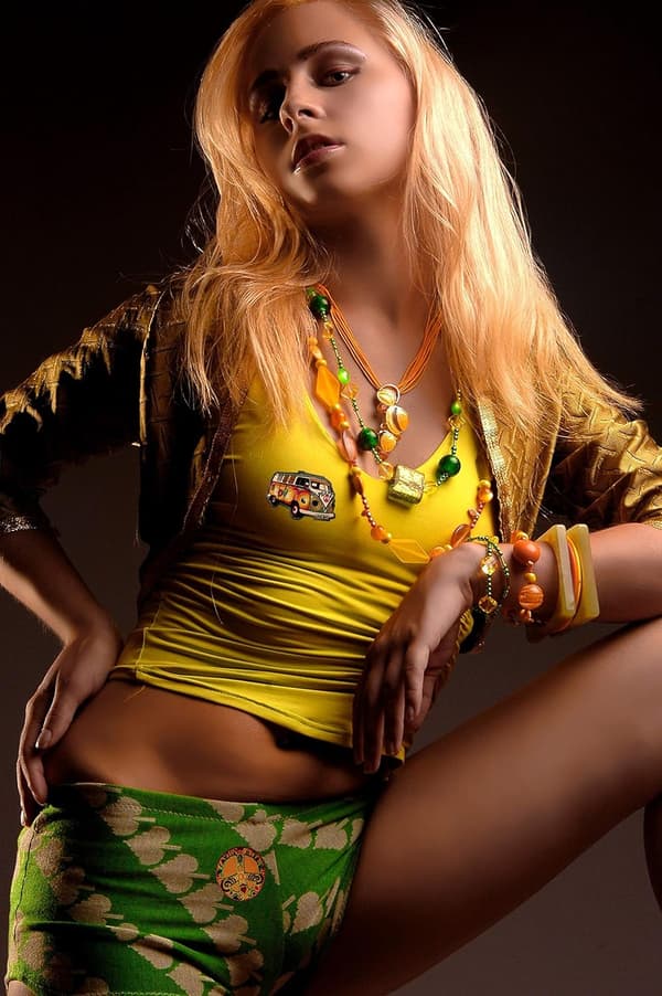 Hippie Bus Bully Love Peace -autotarra - Silitystarra