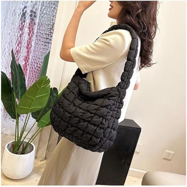Kvinnors puffer väska quiltad dun bomull stoppning axelväska stor puffig tote väska vinter crossbody handväska（SVART）