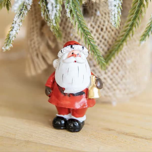 4 st julgran tomte liten snögubbe bordsdekoration scen a