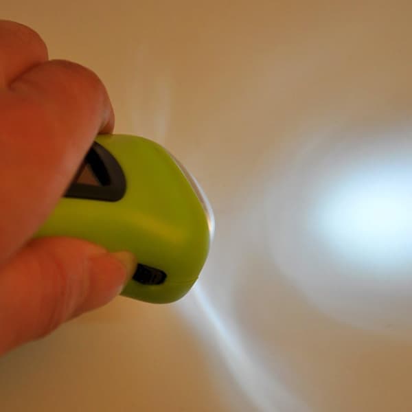 4 kpl Käsikäyttöinen 3 LED-taskulamppu Aurinkoenergialla Dynamo Lataus