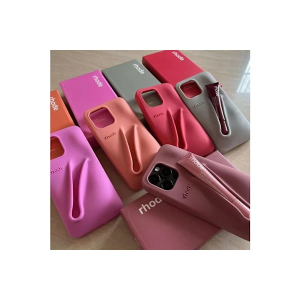 Rhode Lip Case ja Listick Lip Gloss 3D -puhelinkotelo - Salty Tan iPhone15