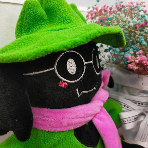 Sød Deltarune-karakter fyldt plysdukke 25cm Ralsei