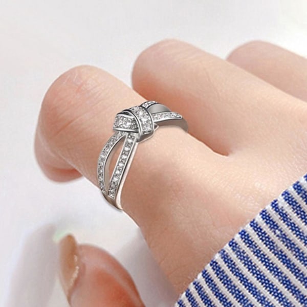 Kvinner Ring vridd bowknot form Rhinestone innlagt legering uthult fingerring til jubileum US 9
