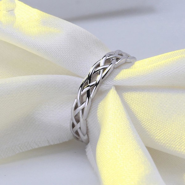 Minimalistiska kvinnor Twisted Form Hollow Band Ring Bröllopsförslag Smycken Present White Golden US 8