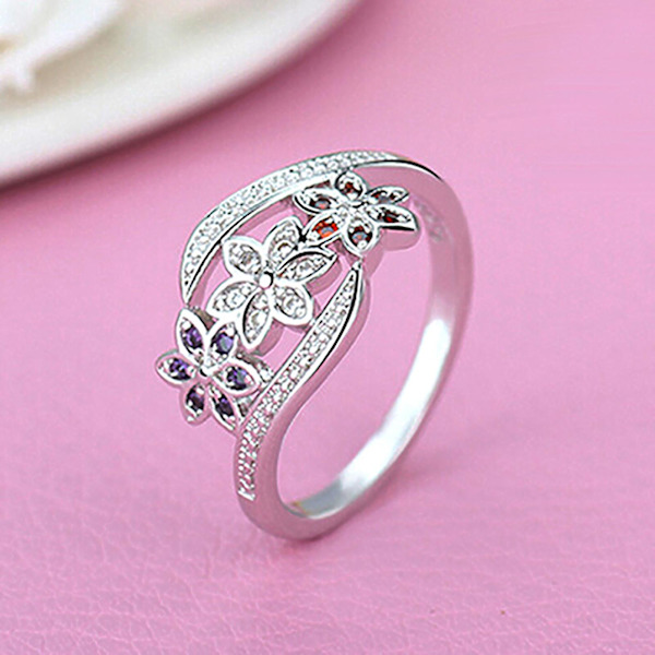 Ring Sølvbelagte Blomster Design Cubic Zirconia Innlagt skinnende mote Kvinner Ring For Bryllup Silver US 9