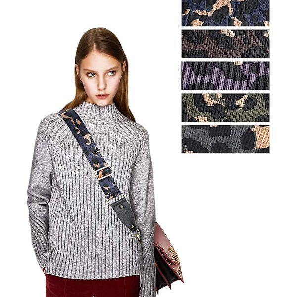 Mørk kaffe leopardprint med sort justerbar rem