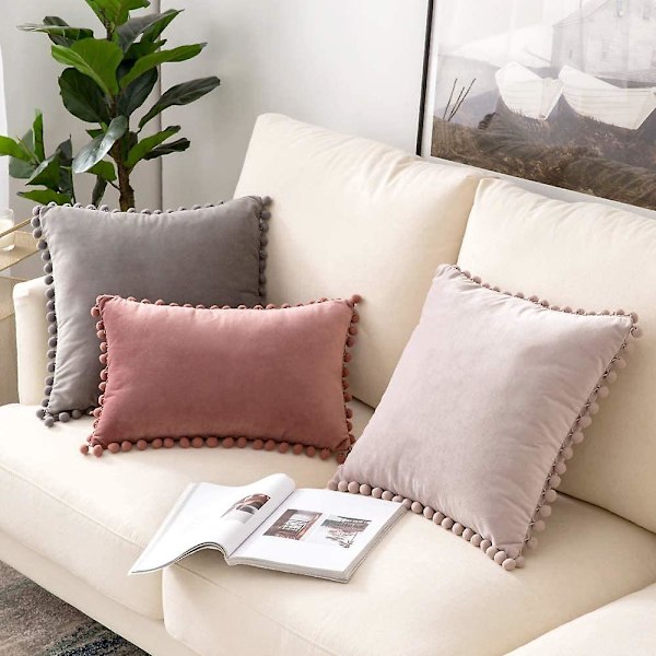 Paket med 2 Sammets-kuddfodral Pompom Dekorativa örngott Solida mjuka kuddfodral Med Poms Fyrkantig För Soffa Soffa Sovrum Bil 18x18tum Da 26 x26 Grey With Pink Hue