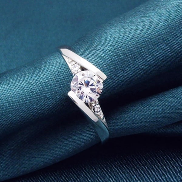 Kunstnerisk kvinner Ring Sjarmerende skinnende Cubic Zirconia fingerring for daglig bruk US 6