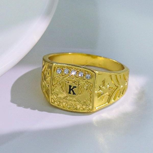 Inlagd Rhinestone Bokstav K Print Män Ring Unikt Mönster Mode Utseende Bröllopsband Smycken Tillbehör US 9