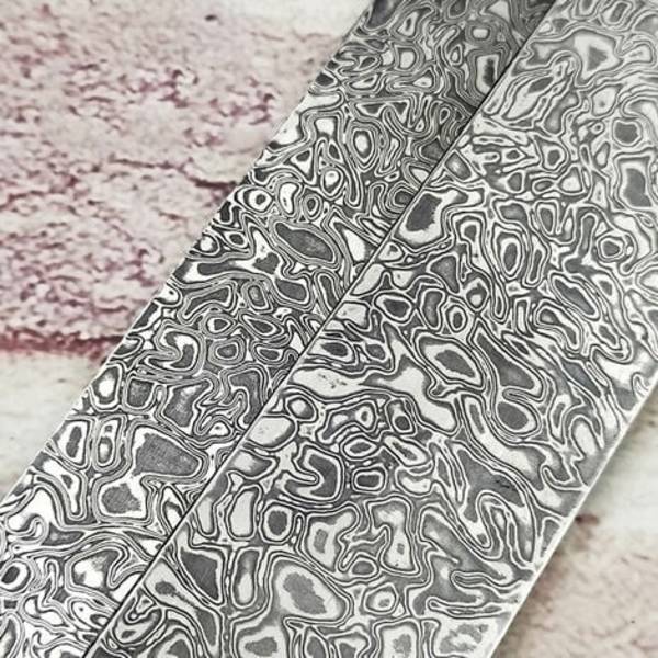 Damaskusstål, spennstålplatemateriale, mønsterstålmateriale, herdet og flatt underlag, to spiraltyper - to s