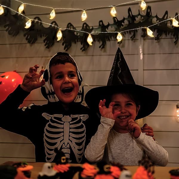 Halloween String Lights, 3m 20 LED Cute Battery Operated Ghost String Lights Indoor for Decorations (Warm White)
