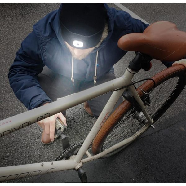 Beanie med LED lampe USB - Grå