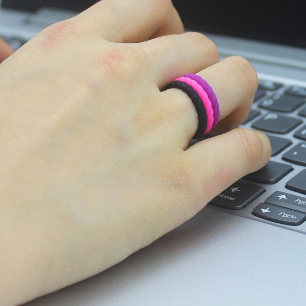 2st Flätat Twist Mönster Silikon Dam Ring Bröllopsband Party Accessoar Present Rose Red US 5