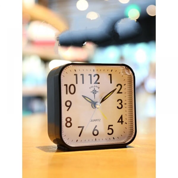 Liten 8 cm svart analog väckarklocka Batteridriven, Tyst, Light On Demand & Snooze, Beep, Soft Wake Up, Alarm Clock