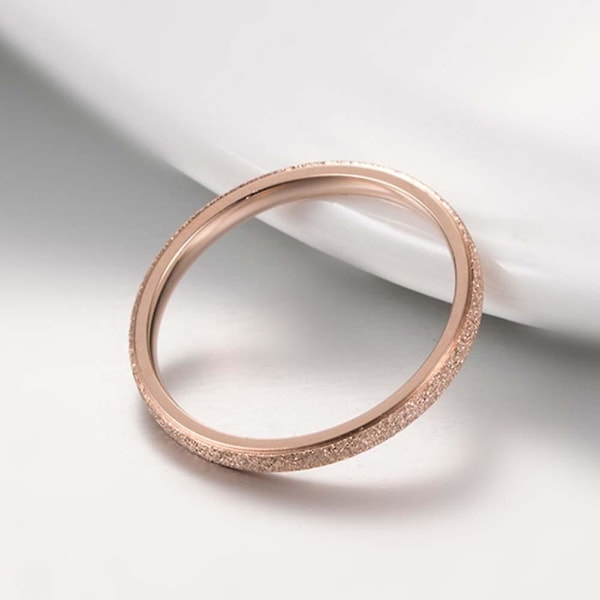 Glitter Matte Slim Band Titan Stål Finger Ring Bröllopssmycken Gift Rose Gold US 9 4mm