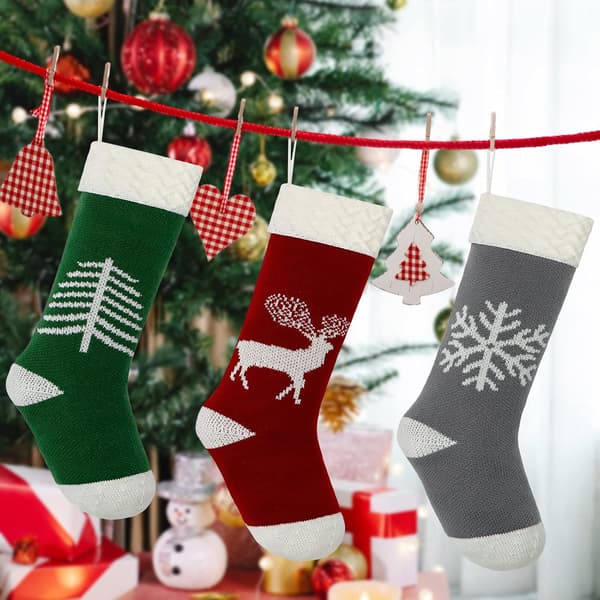Paket med 3 stora stickade julstrumpor med snöflingor, Dee
